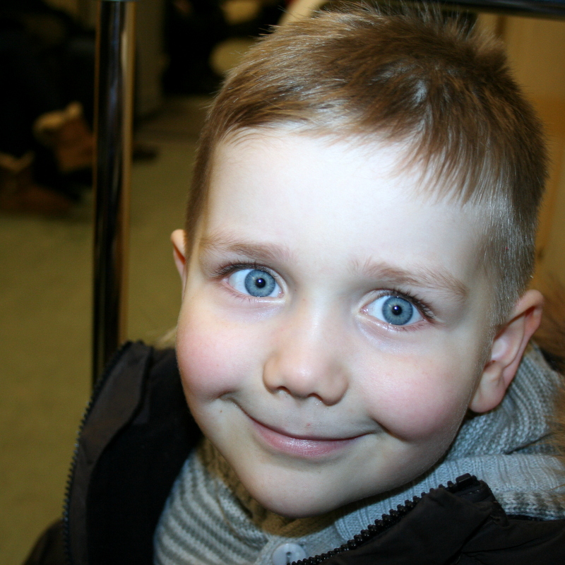 Довольный Саша